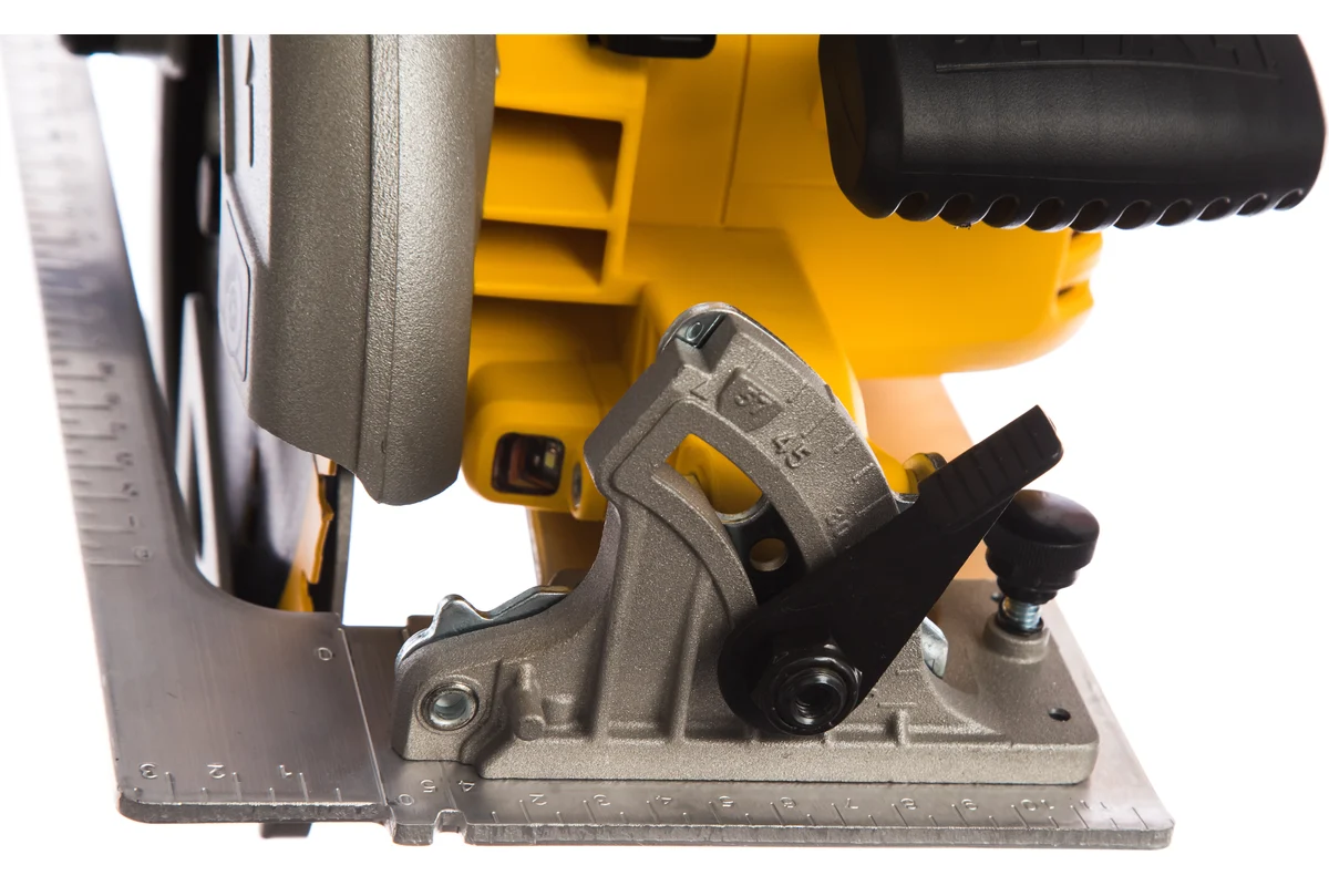 Пила дисковая аккумуляторная DeWalt DCS570N-B1 (без акк, без з/у)