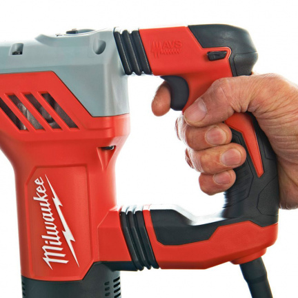Перфоратор Milwaukee PLH 28 XE