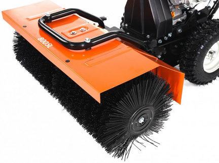 Бензиновая самоходная подметальная машина YARD FOX 800SL