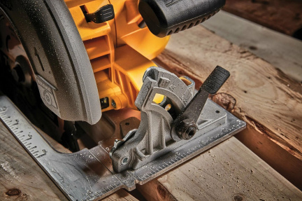 Пила дисковая аккумуляторная DeWalt DCS573NT (без акк, без з/у)
